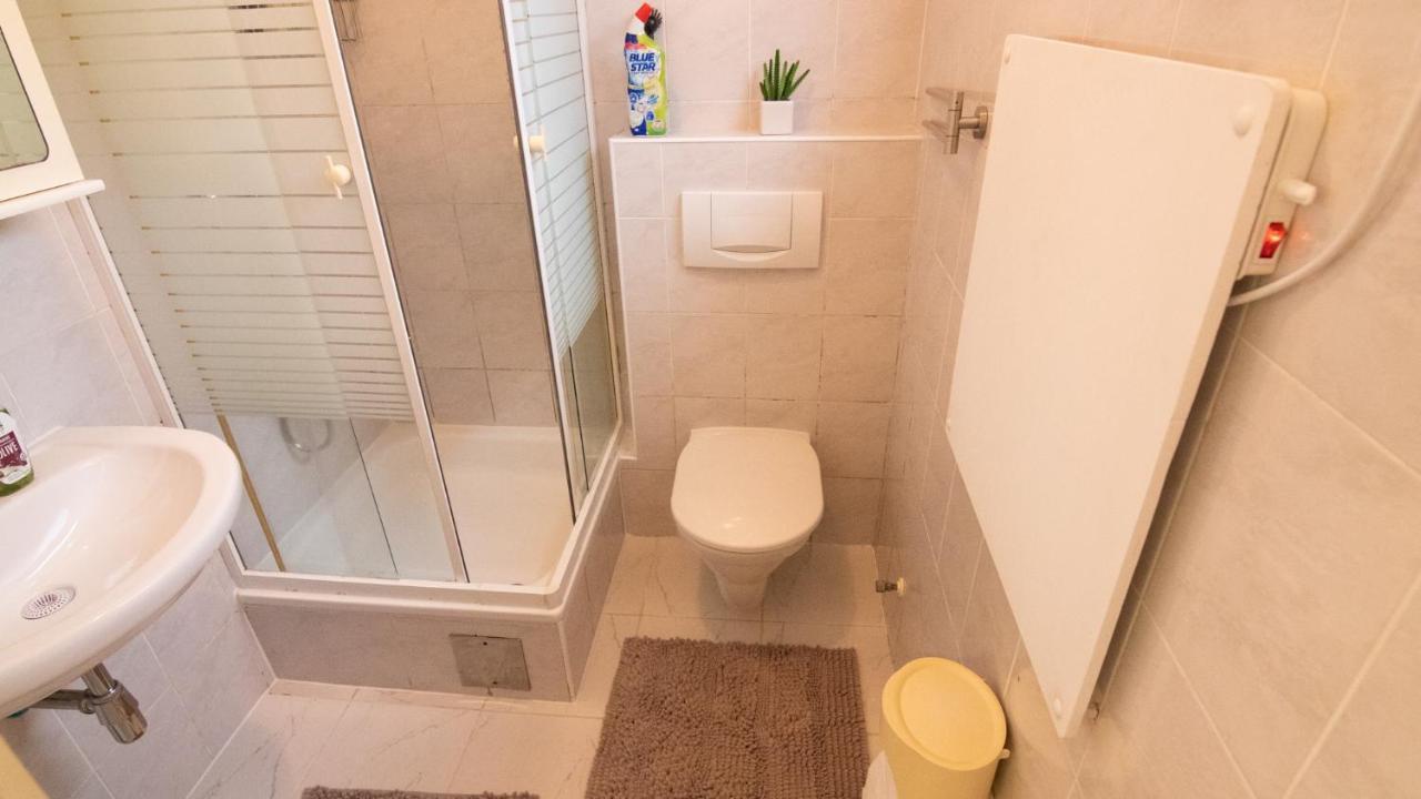 Small-Comfy Guest House In Donaustadt Garden - Not Shared! Wina Bagian luar foto