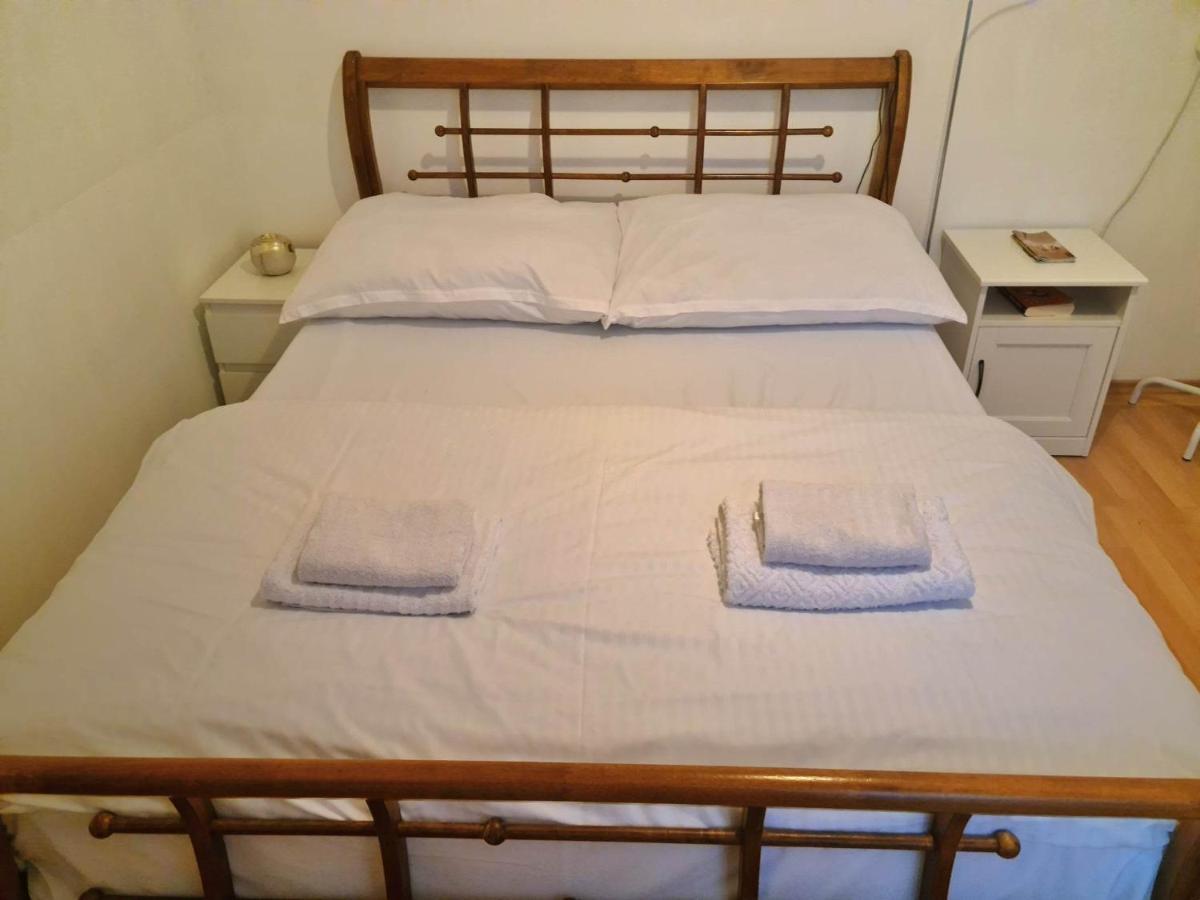 Small-Comfy Guest House In Donaustadt Garden - Not Shared! Wina Bagian luar foto